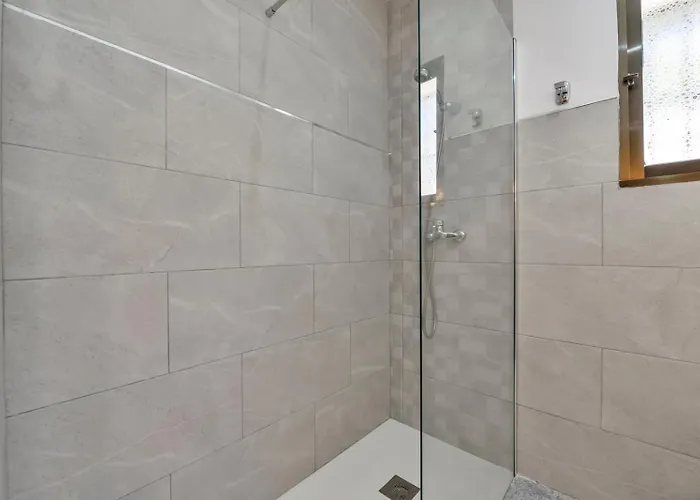 Villa Guzman - Antonio *